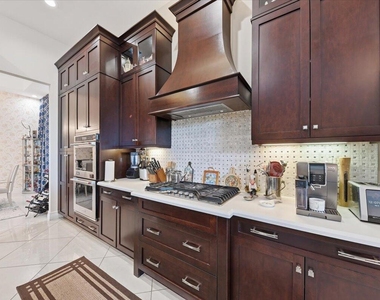 9769 Bozzano Drive - Photo Thumbnail 15