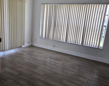 3860 Nw 8th Place - Photo Thumbnail 15