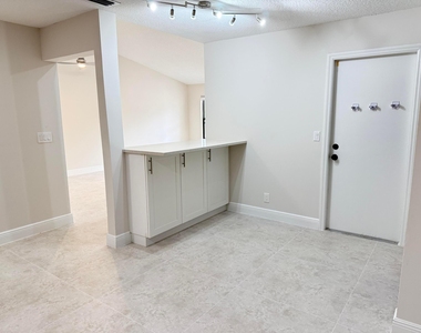 1065 Mulberry Place - Photo Thumbnail 4