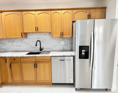 1065 Mulberry Place - Photo Thumbnail 7