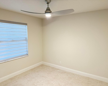 1065 Mulberry Place - Photo Thumbnail 13