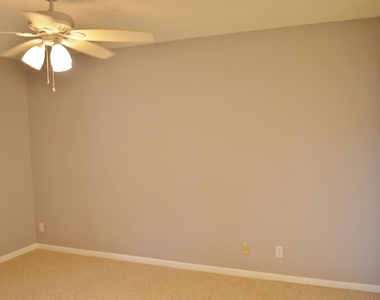 5130 Las Verdes Circle - Photo Thumbnail 4