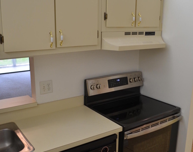 5130 Las Verdes Circle - Photo Thumbnail 8