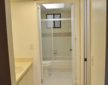 5130 Las Verdes Circle - Photo Thumbnail 9