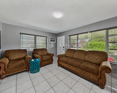 2312 Ne 4th Street - Photo Thumbnail 3
