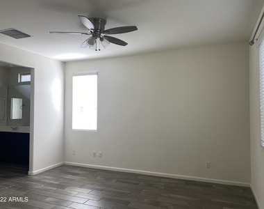 25218 N 54th Drive - Photo Thumbnail 5