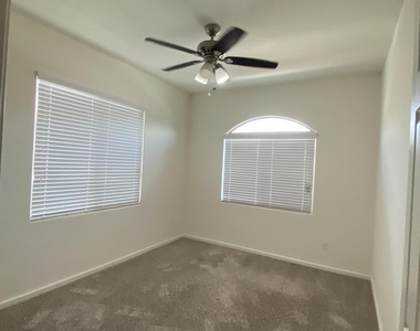 25218 N 54th Drive - Photo Thumbnail 12