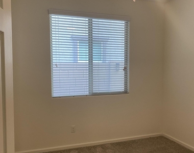 25218 N 54th Drive - Photo Thumbnail 9