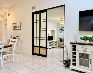 10938 Roebelini Palm Court - Photo Thumbnail 32