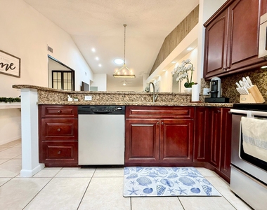 10938 Roebelini Palm Court - Photo Thumbnail 6
