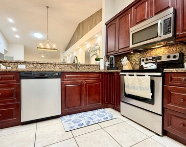 10938 Roebelini Palm Court - Photo Thumbnail 8