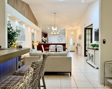 10938 Roebelini Palm Court - Photo Thumbnail 21