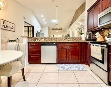 10938 Roebelini Palm Court - Photo Thumbnail 10