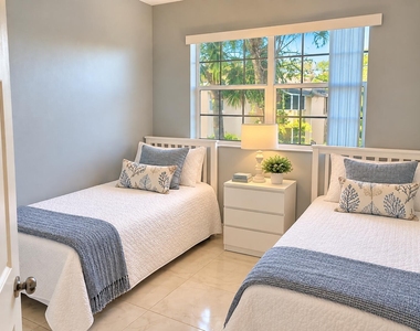 860 Cypress Park Way - Photo Thumbnail 10