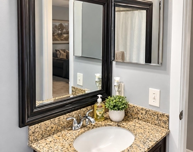 860 Cypress Park Way - Photo Thumbnail 8