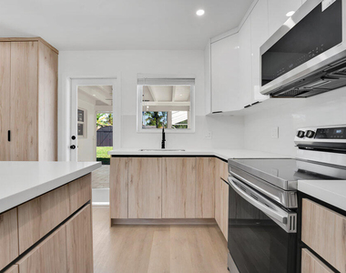 131 Se 4th Avenue - Photo Thumbnail 6
