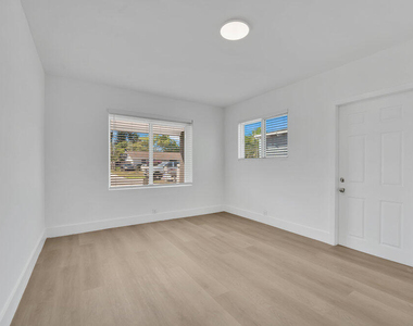 131 Se 4th Avenue - Photo Thumbnail 12