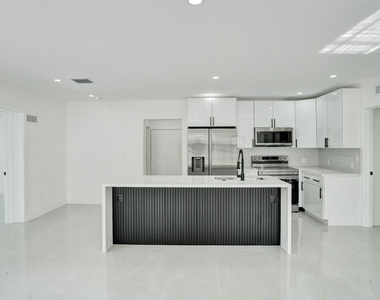 3234 Taft Street - Photo Thumbnail 9