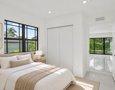 3234 Taft Street - Photo Thumbnail 5