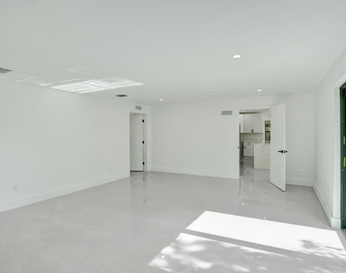 3234 Taft Street - Photo Thumbnail 51