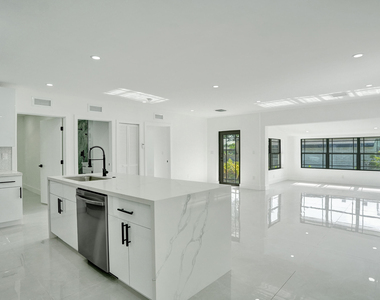 3234 Taft Street - Photo Thumbnail 14