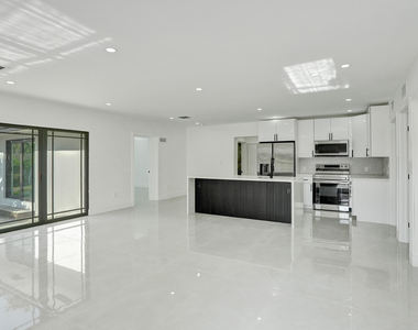 3234 Taft Street - Photo Thumbnail 13