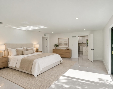 3234 Taft Street - Photo Thumbnail 6