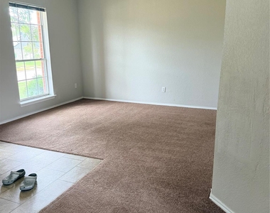 437 Kimmel Drive - Photo Thumbnail 12