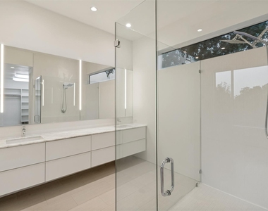 4401 Roseland Avenue - Photo Thumbnail 15