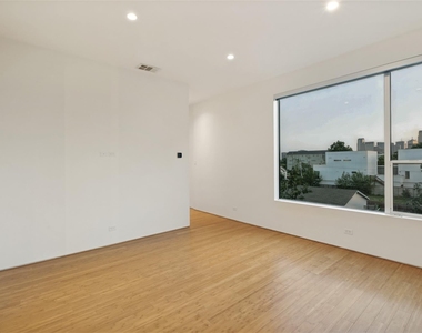 4401 Roseland Avenue - Photo Thumbnail 10