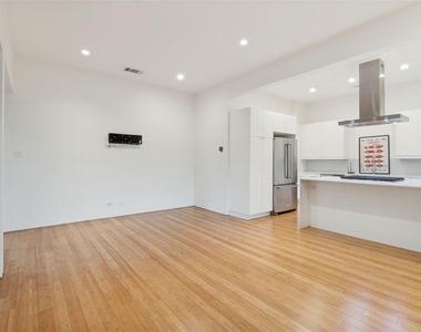 4401 Roseland Avenue - Photo Thumbnail 6