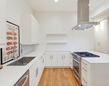 4401 Roseland Avenue - Photo Thumbnail 8