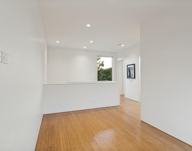 4401 Roseland Avenue - Photo Thumbnail 9
