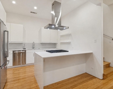 4401 Roseland Avenue - Photo Thumbnail 5