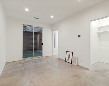 4401 Roseland Avenue - Photo Thumbnail 17