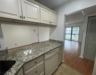 618 Sea Pine Way - Photo Thumbnail 5