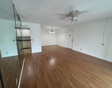 618 Sea Pine Way - Photo Thumbnail 2