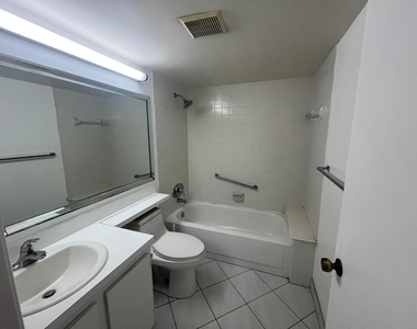 618 Sea Pine Way - Photo Thumbnail 8
