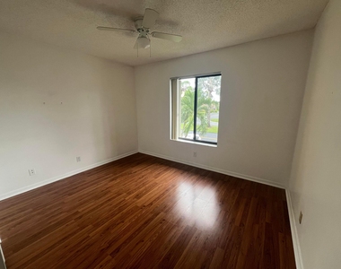618 Sea Pine Way - Photo Thumbnail 7