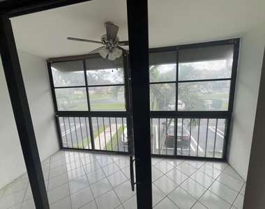 618 Sea Pine Way - Photo Thumbnail 6