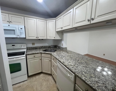 618 Sea Pine Way - Photo Thumbnail 3