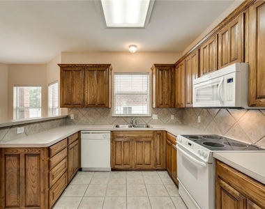 2609 Creekbend Drive - Photo Thumbnail 6