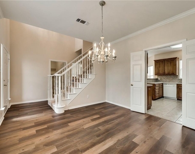 2609 Creekbend Drive - Photo Thumbnail 5