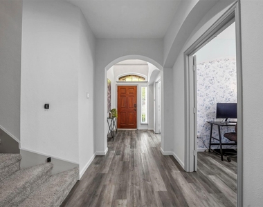 4924 Obrien Way - Photo Thumbnail 3
