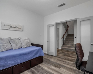 4924 Obrien Way - Photo Thumbnail 7