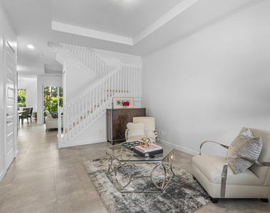 610 Pioneer Way - Photo Thumbnail 4