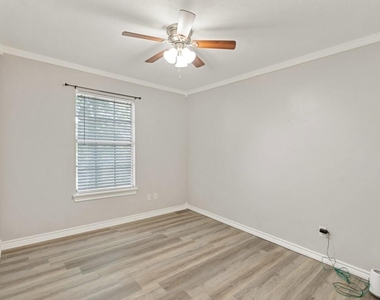 140 Lynn Creek Drive - Photo Thumbnail 19
