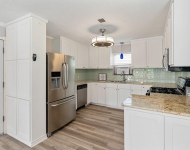 140 Lynn Creek Drive - Photo Thumbnail 11