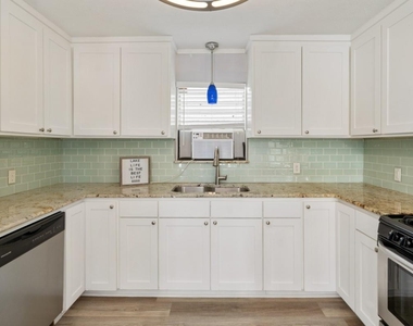 140 Lynn Creek Drive - Photo Thumbnail 12