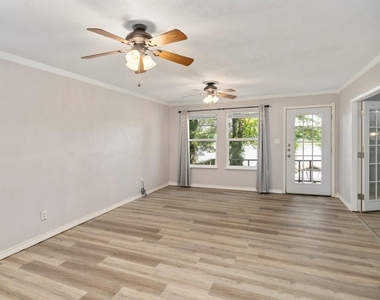 140 Lynn Creek Drive - Photo Thumbnail 4